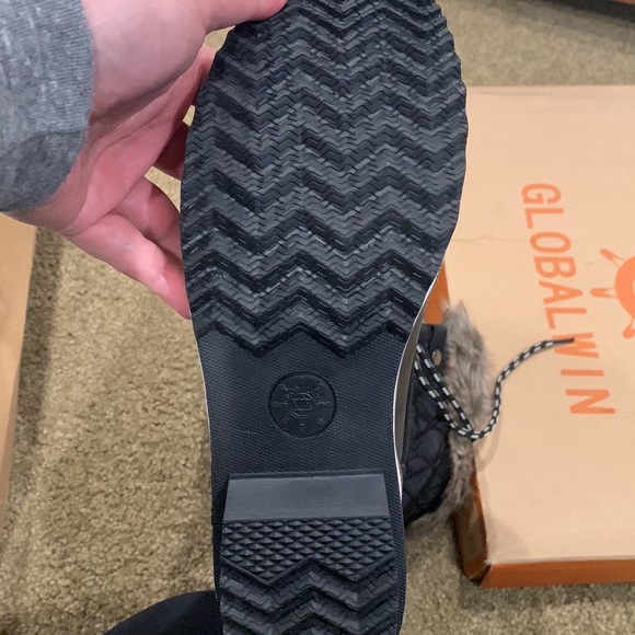 New in box Cute Snow/rain boots - Picture 4 of 7